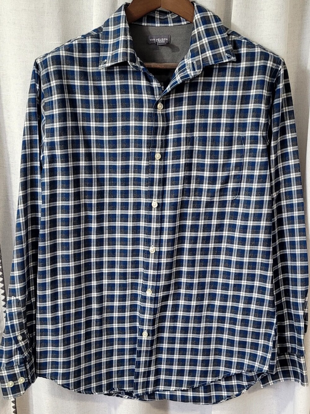 Van Heusen Men's Plaid Button Down Shirt Blue Gray White Size M (15-15.5)